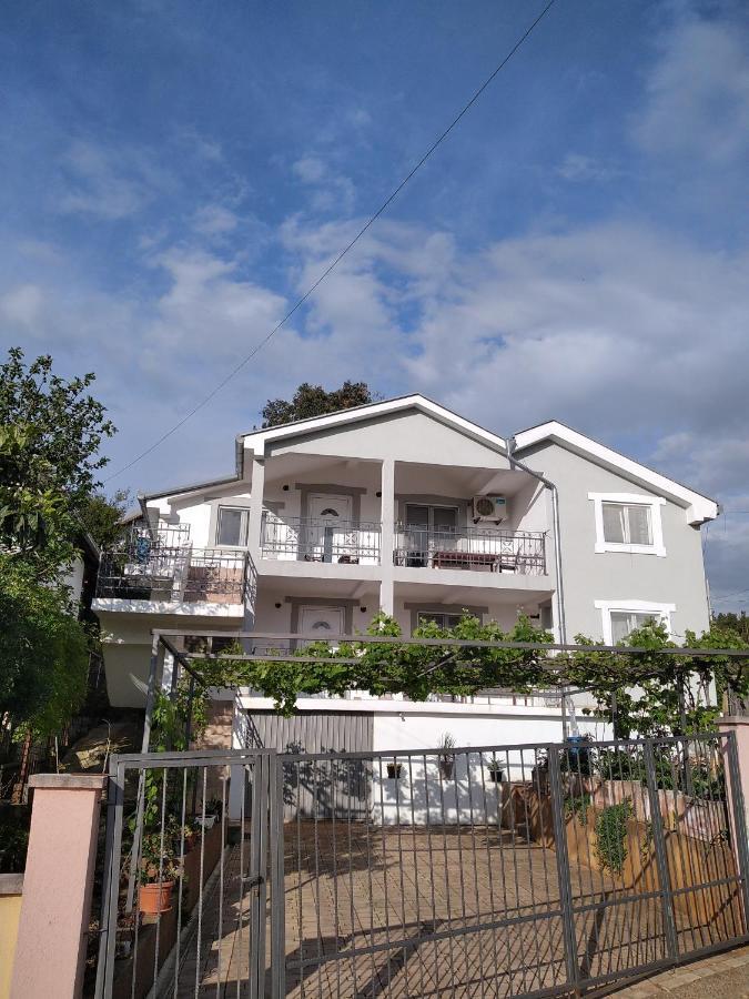 Aparttoni دوبرا فوفا المظهر الخارجي الصورة